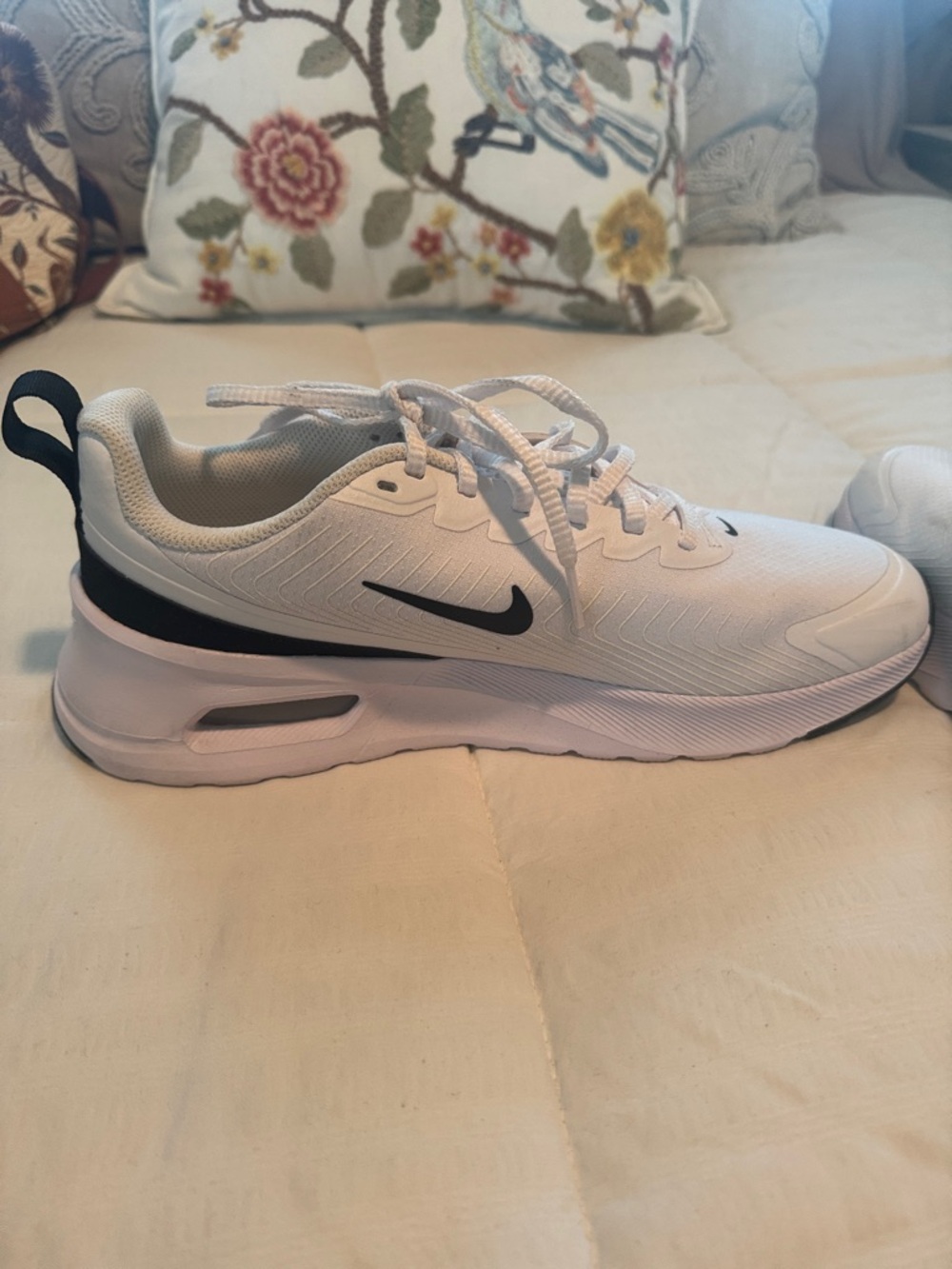 Nike White Air MaxAthletic Shoes with Black Swoosh Detail Size 9